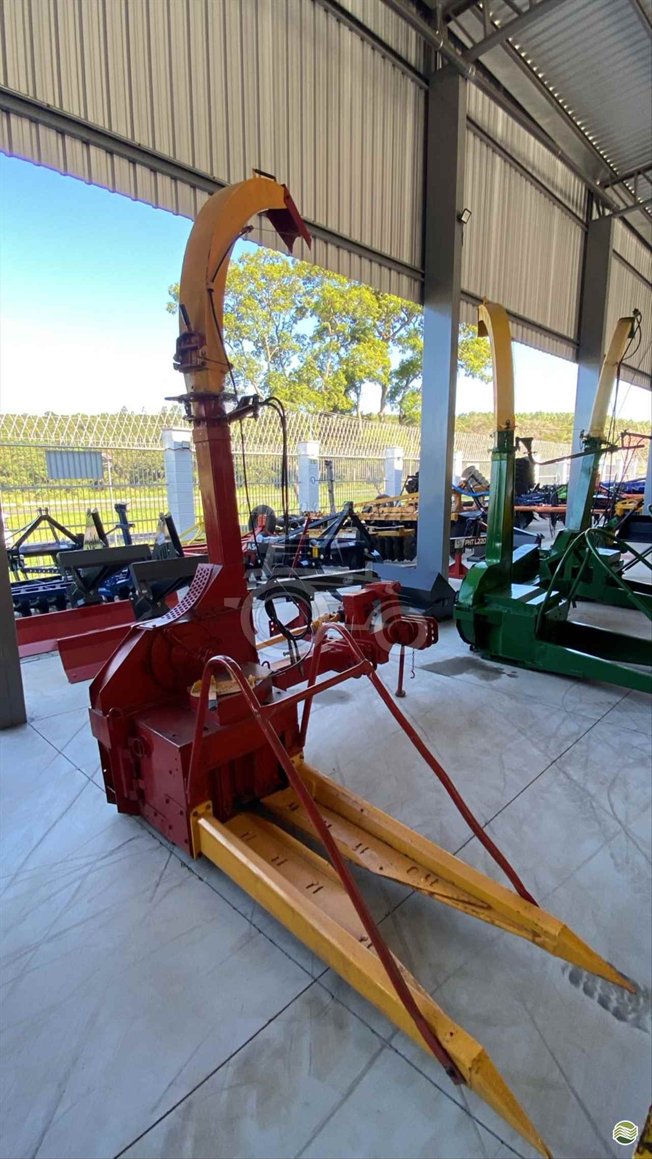 IMPLEMENTOS AGRICOLAS ENSILADEIRA ENSILADEIRA 1 LINHA Campo Tratores SAO CARLOS SÃO PAULO SP